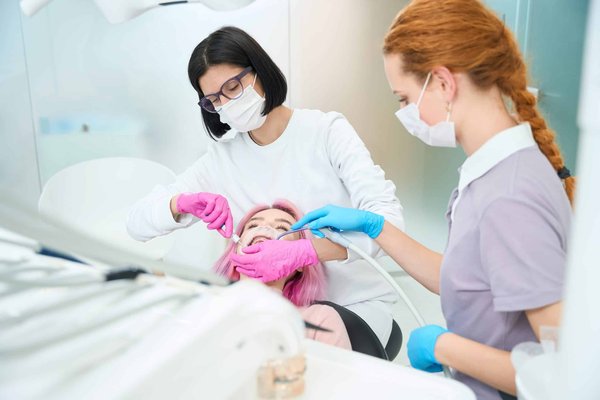 Comment trouver un dentiste spécialisé en haute technologie dentaire au Québec?