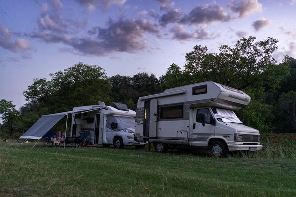 Campings à hyeres: mobil-home, emplacements ou appartements ?