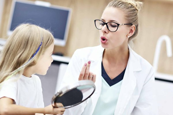 Quels sont les avantages des services d'orthophonie précoce au Centre Mosaïque ?