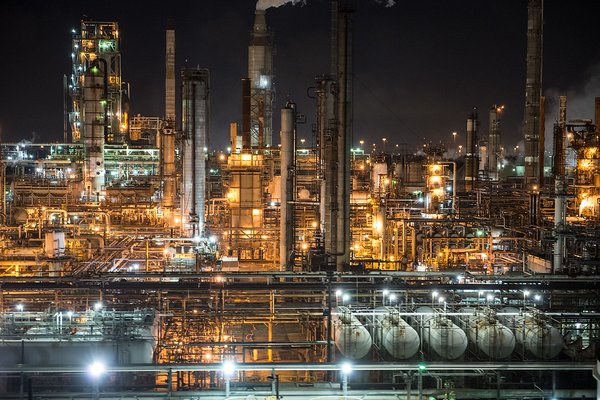 Révolutionner l'éclairage avec les LEDs: avantages, variétés de couleurs et applications innovantes