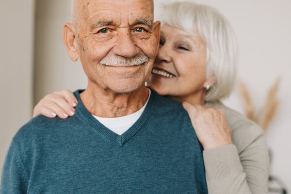 Intimité des seniors : 5 conseils pour aborder la sexualité